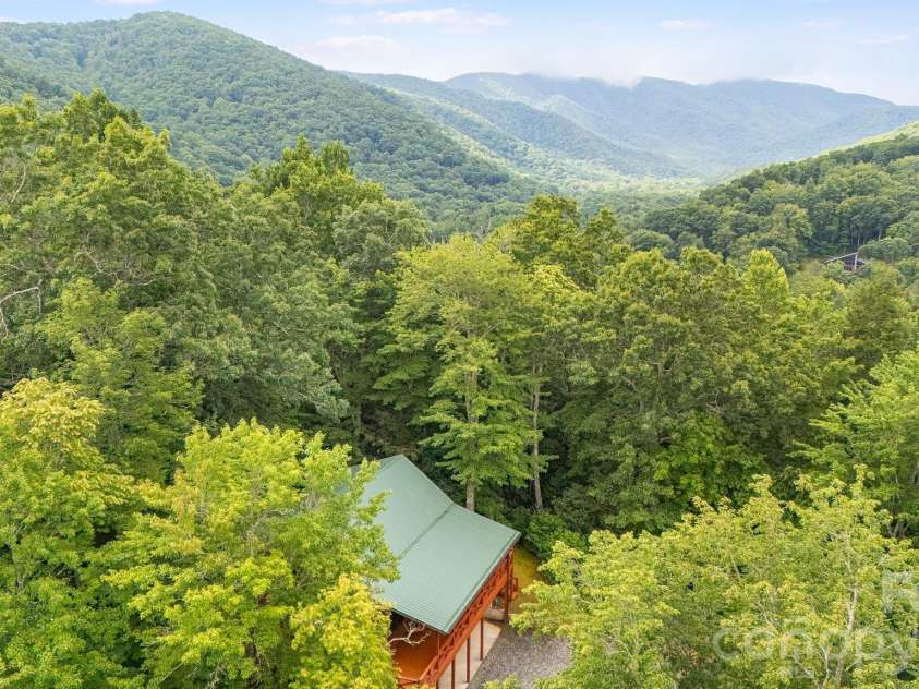256 Fairway Loop, Burnsville, NC 28714.  MLS# CAR4410607, YatesRealty ID 42562. 