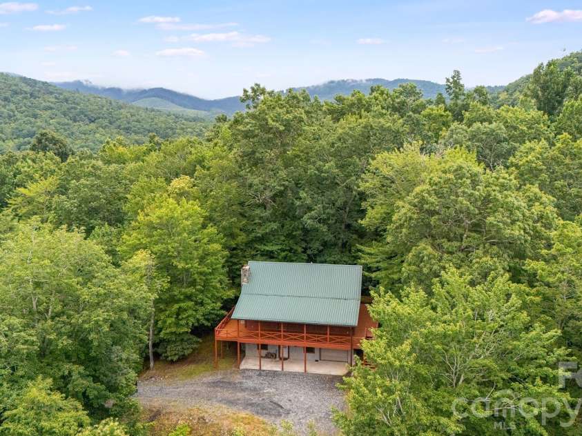 256 Fairway Loop, Burnsville, NC 28714.  MLS# CAR4410607, YatesRealty ID 42562. 