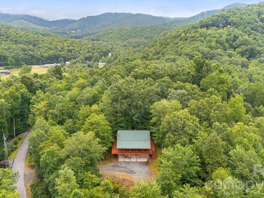 256 Fairway Loop, Burnsville, NC 28714.  MLS# CAR4410607, YatesRealty ID 42562. 
