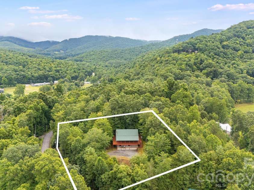 256 Fairway Loop, Burnsville, NC 28714.  MLS# CAR4410607, YatesRealty ID 42562. 