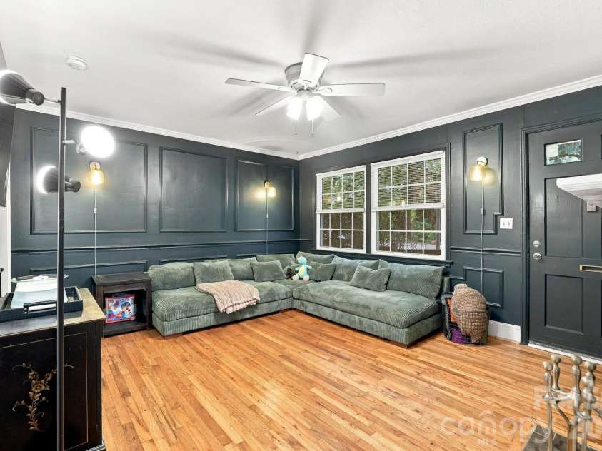200 Laurel Avenue, Charlotte, NC 28207.  MLS# CAR4407711, YatesRealty ID 42564. 