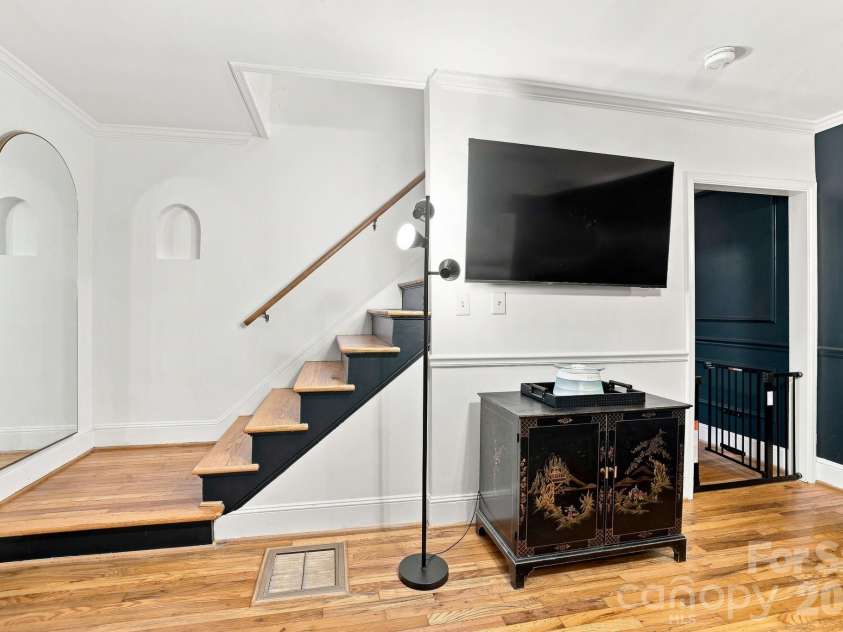 200 Laurel Avenue, Charlotte, NC 28207.  MLS# CAR4407711, YatesRealty ID 42564. 