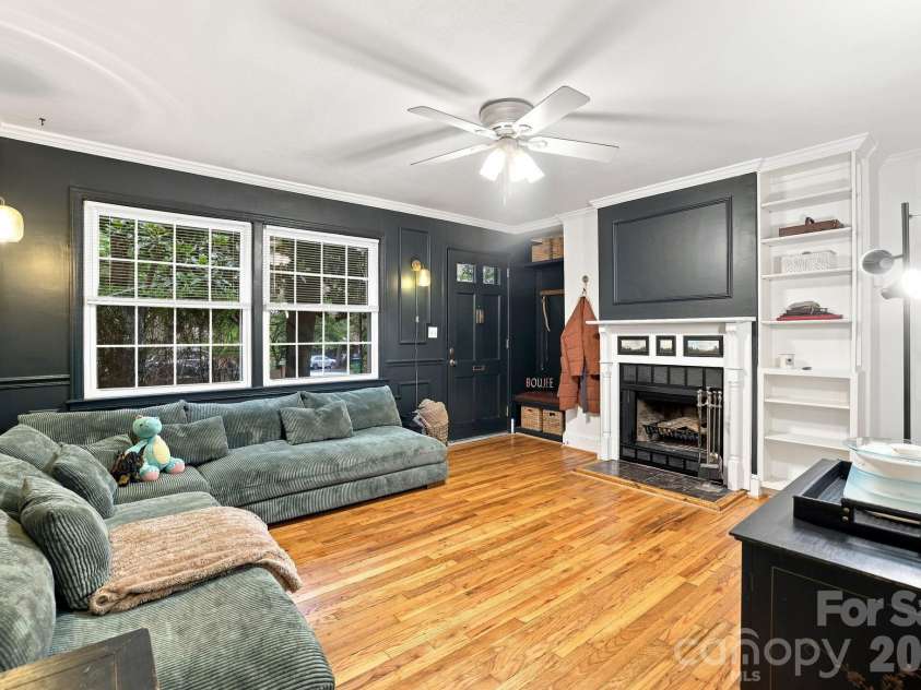 200 Laurel Avenue, Charlotte, NC 28207.  MLS# CAR4407711, YatesRealty ID 42564. 