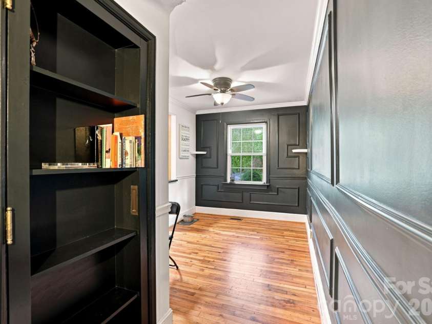 200 Laurel Avenue, Charlotte, NC 28207.  MLS# CAR4407711, YatesRealty ID 42564. 