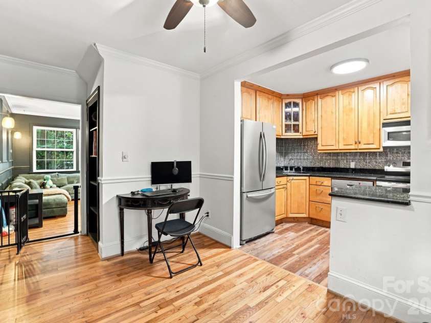 200 Laurel Avenue, Charlotte, NC 28207.  MLS# CAR4407711, YatesRealty ID 42564. 