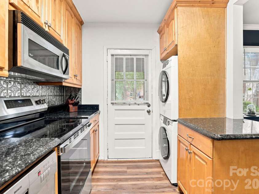 200 Laurel Avenue, Charlotte, NC 28207.  MLS# CAR4407711, YatesRealty ID 42564. 