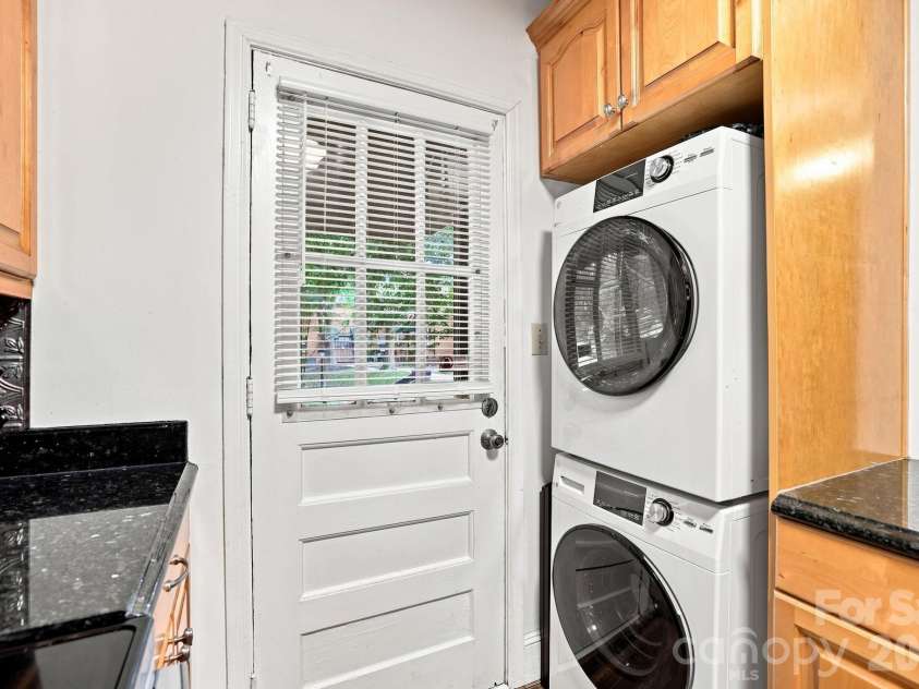 200 Laurel Avenue, Charlotte, NC 28207.  MLS# CAR4407711, YatesRealty ID 42564. 