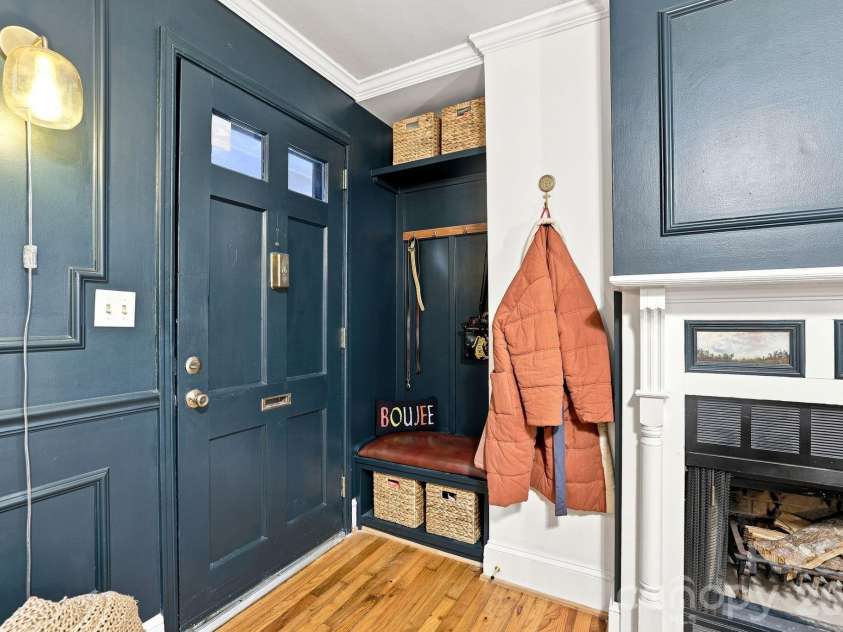 200 Laurel Avenue, Charlotte, NC 28207.  MLS# CAR4407711, YatesRealty ID 42564. 