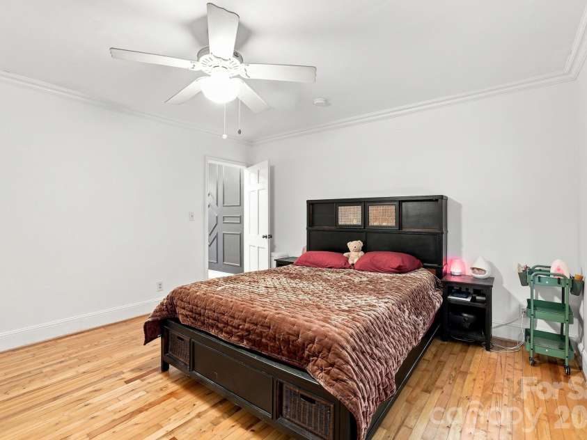 200 Laurel Avenue, Charlotte, NC 28207.  MLS# CAR4407711, YatesRealty ID 42564. 