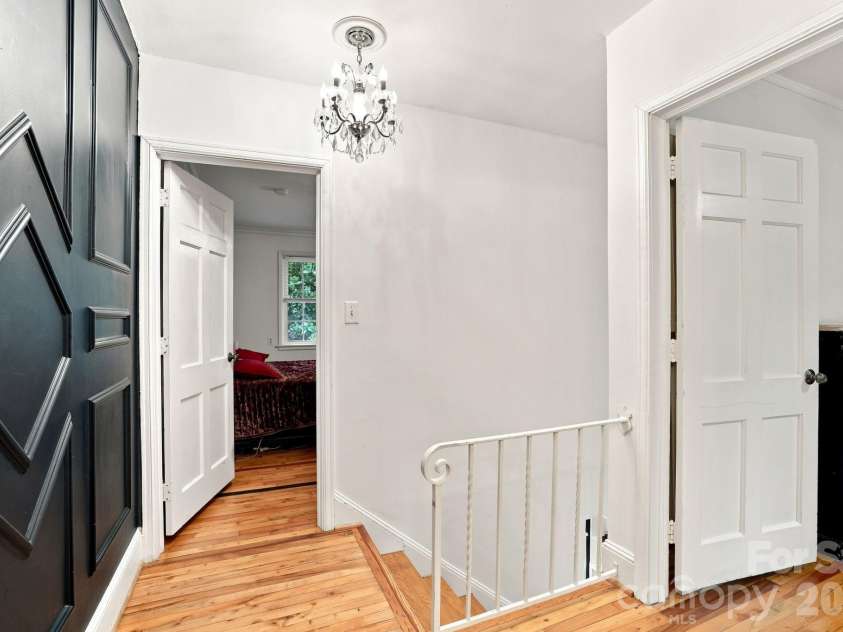 200 Laurel Avenue, Charlotte, NC 28207.  MLS# CAR4407711, YatesRealty ID 42564. 