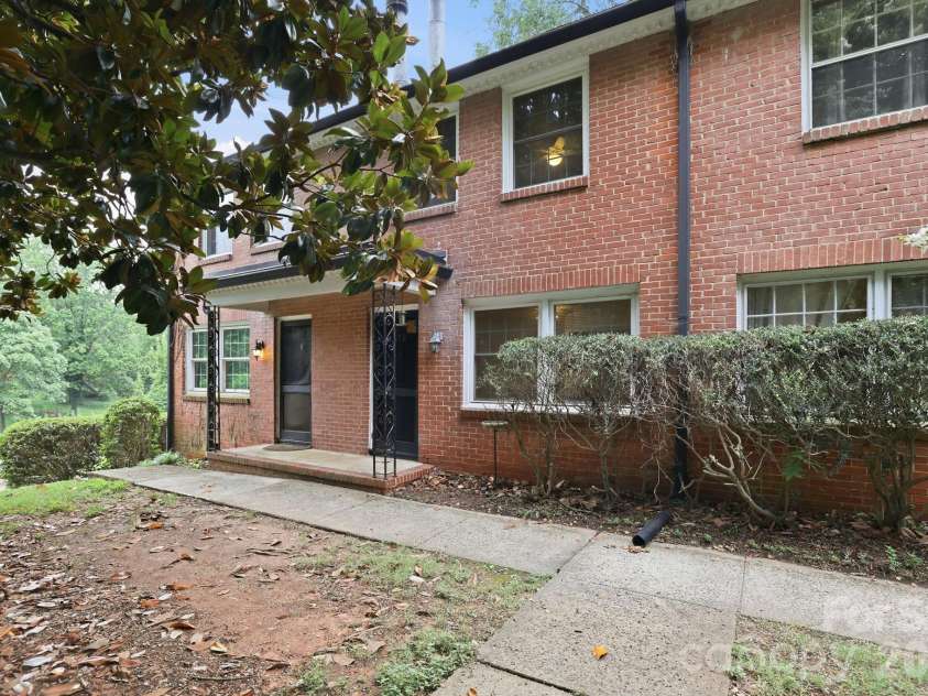 200 Laurel Avenue, Charlotte, NC 28207.  MLS# CAR4407711, YatesRealty ID 42564. 