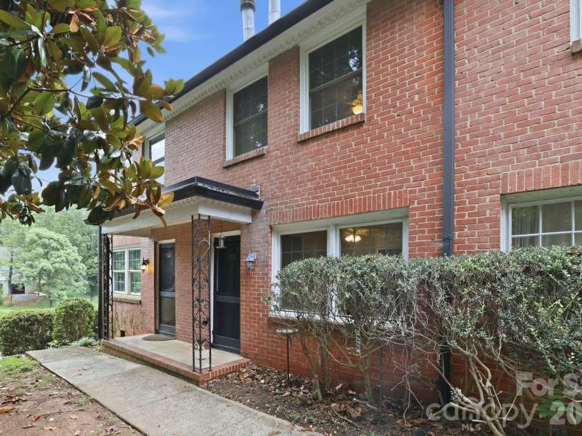 200 Laurel Avenue, Charlotte, NC 28207.  MLS# CAR4407711, YatesRealty ID 42564. 