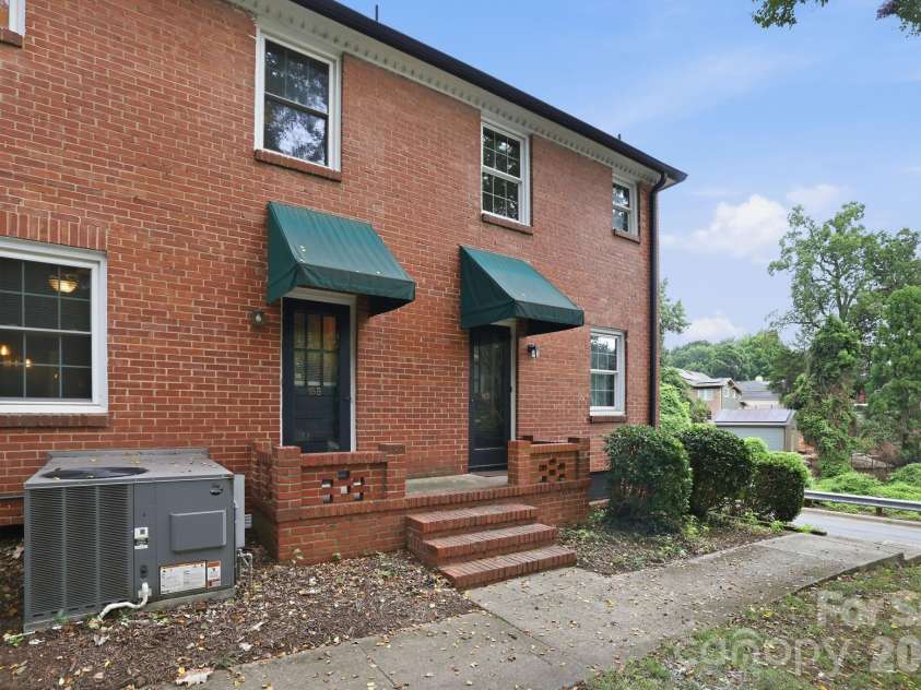 200 Laurel Avenue, Charlotte, NC 28207.  MLS# CAR4407711, YatesRealty ID 42564. 