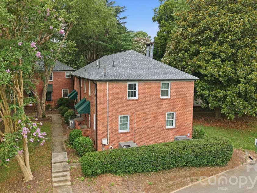200 Laurel Avenue, Charlotte, NC 28207.  MLS# CAR4407711, YatesRealty ID 42564. 