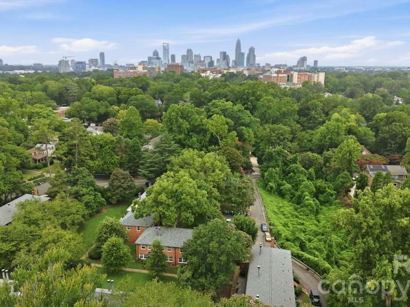 200 Laurel Avenue, Charlotte, NC 28207.  MLS# CAR4407711, YatesRealty ID 42564. 