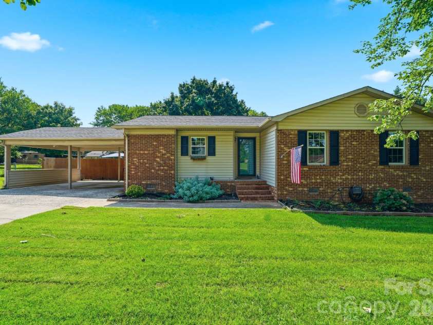 3107 Winston Drive, Concord, NC 28027.  MLS# CAR4403859, YatesRealty ID 42565. 