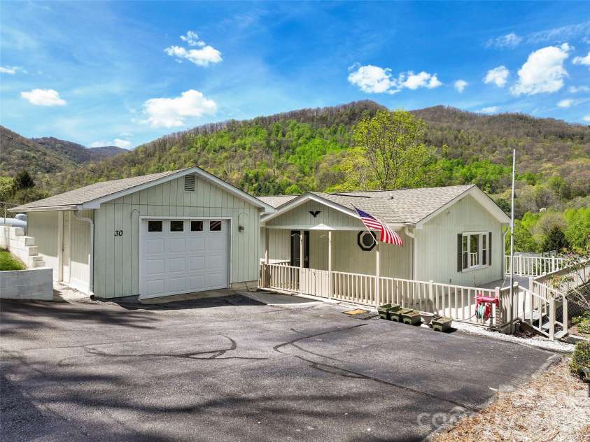 30 Hillcrest Road, Maggie Valley, NC 28751.  MLS# CAR4411601, YatesRealty ID 42566. 