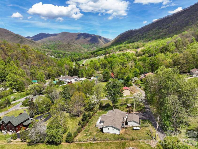 30 Hillcrest Road, Maggie Valley, NC 28751.  MLS# CAR4411601, YatesRealty ID 42566. 