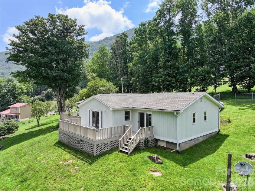 30 Hillcrest Road, Maggie Valley, NC 28751.  MLS# CAR4411601, YatesRealty ID 42566. 