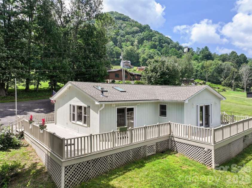 30 Hillcrest Road, Maggie Valley, NC 28751.  MLS# CAR4411601, YatesRealty ID 42566. 