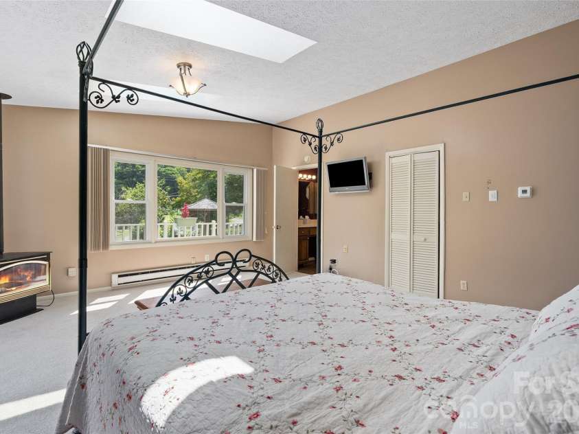 30 Hillcrest Road, Maggie Valley, NC 28751.  MLS# CAR4411601, YatesRealty ID 42566. 