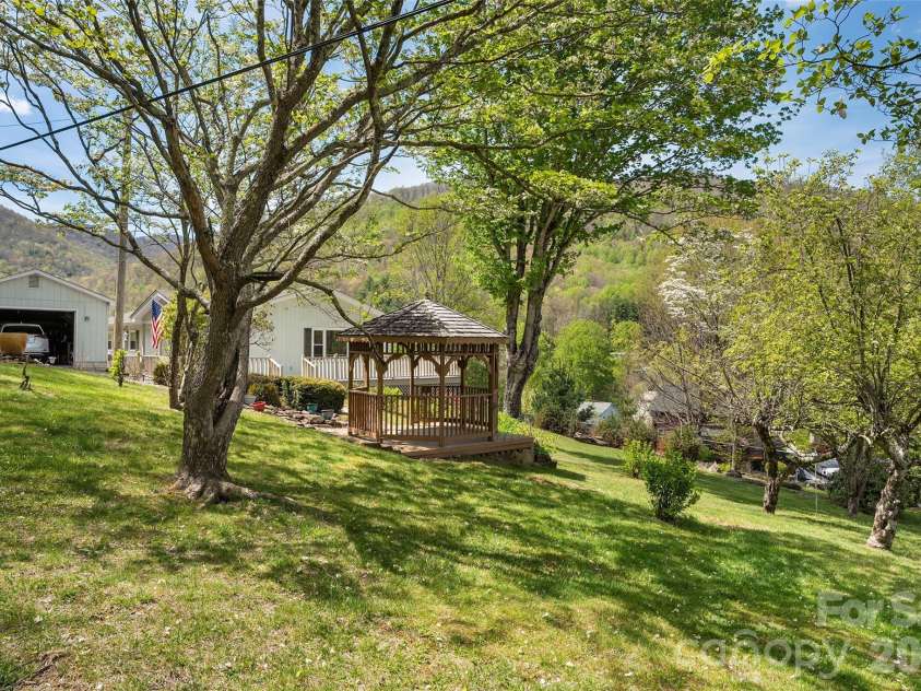 30 Hillcrest Road, Maggie Valley, NC 28751.  MLS# CAR4411601, YatesRealty ID 42566. 
