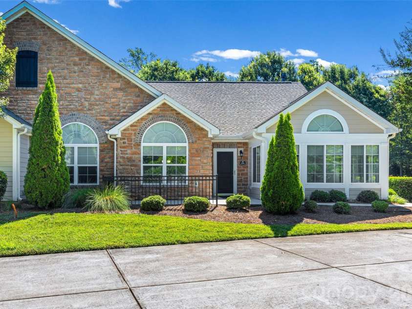 274 Lone Oak Circle, Rock Hill, SC 29732.  MLS# CAR4398102, YatesRealty ID 42568. 