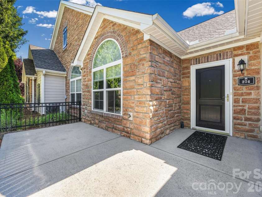 274 Lone Oak Circle, Rock Hill, SC 29732.  MLS# CAR4398102, YatesRealty ID 42568. 