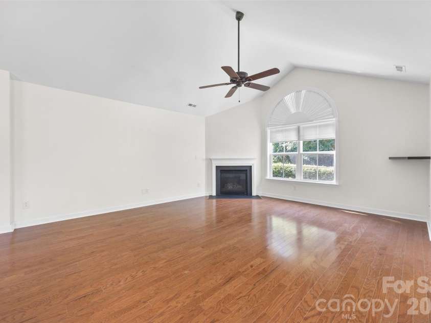 274 Lone Oak Circle, Rock Hill, SC 29732.  MLS# CAR4398102, YatesRealty ID 42568. 
