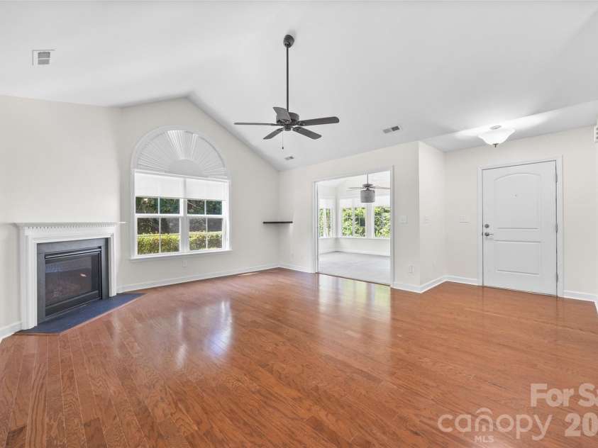 274 Lone Oak Circle, Rock Hill, SC 29732.  MLS# CAR4398102, YatesRealty ID 42568. 