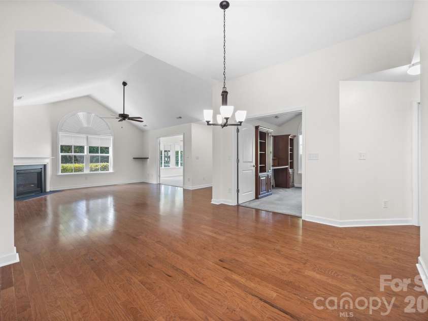 274 Lone Oak Circle, Rock Hill, SC 29732.  MLS# CAR4398102, YatesRealty ID 42568. 