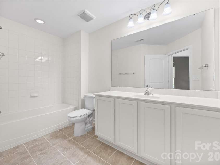 274 Lone Oak Circle, Rock Hill, SC 29732.  MLS# CAR4398102, YatesRealty ID 42568. 