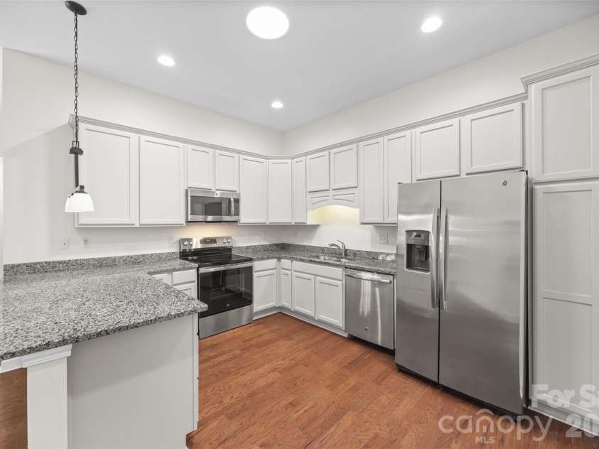 274 Lone Oak Circle, Rock Hill, SC 29732.  MLS# CAR4398102, YatesRealty ID 42568. 