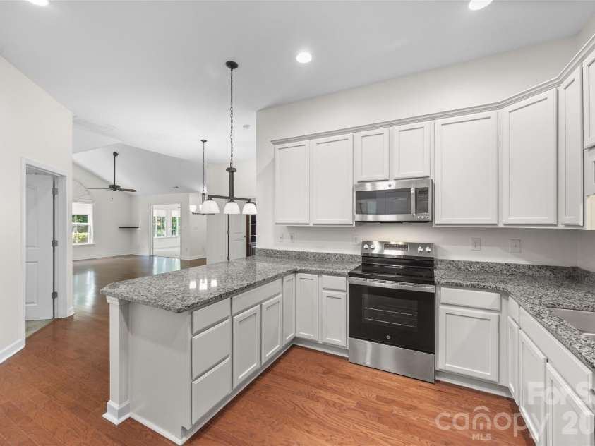 274 Lone Oak Circle, Rock Hill, SC 29732.  MLS# CAR4398102, YatesRealty ID 42568. 
