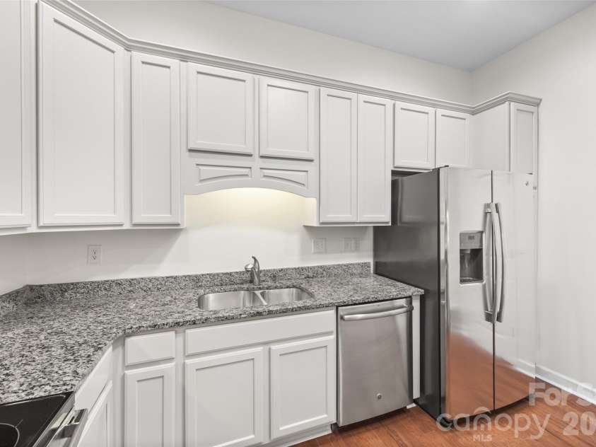 274 Lone Oak Circle, Rock Hill, SC 29732.  MLS# CAR4398102, YatesRealty ID 42568. 