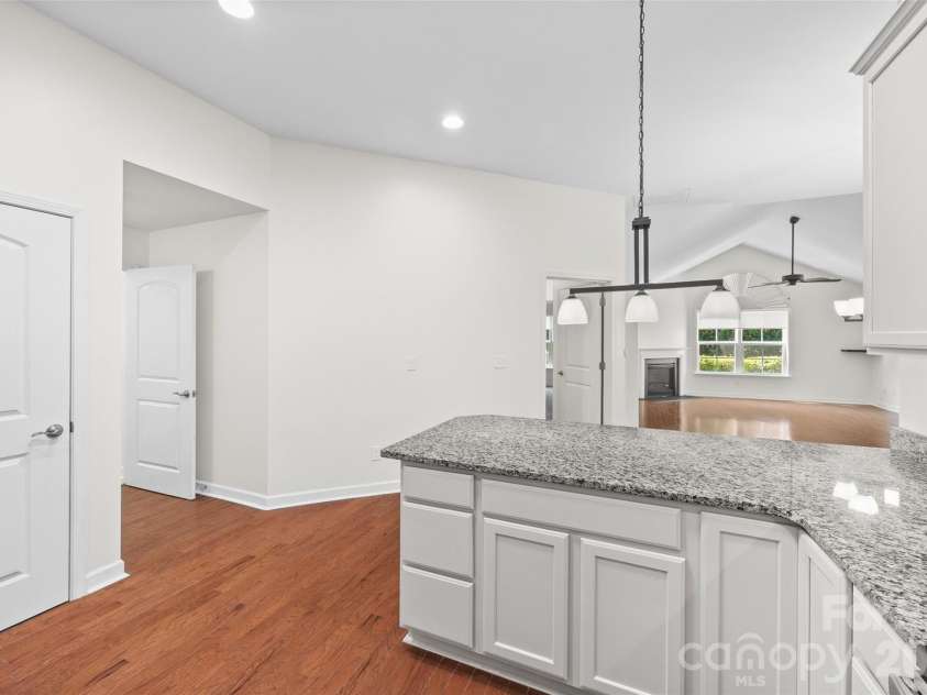 274 Lone Oak Circle, Rock Hill, SC 29732.  MLS# CAR4398102, YatesRealty ID 42568. 