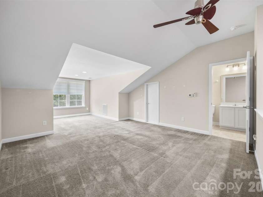 274 Lone Oak Circle, Rock Hill, SC 29732.  MLS# CAR4398102, YatesRealty ID 42568. 