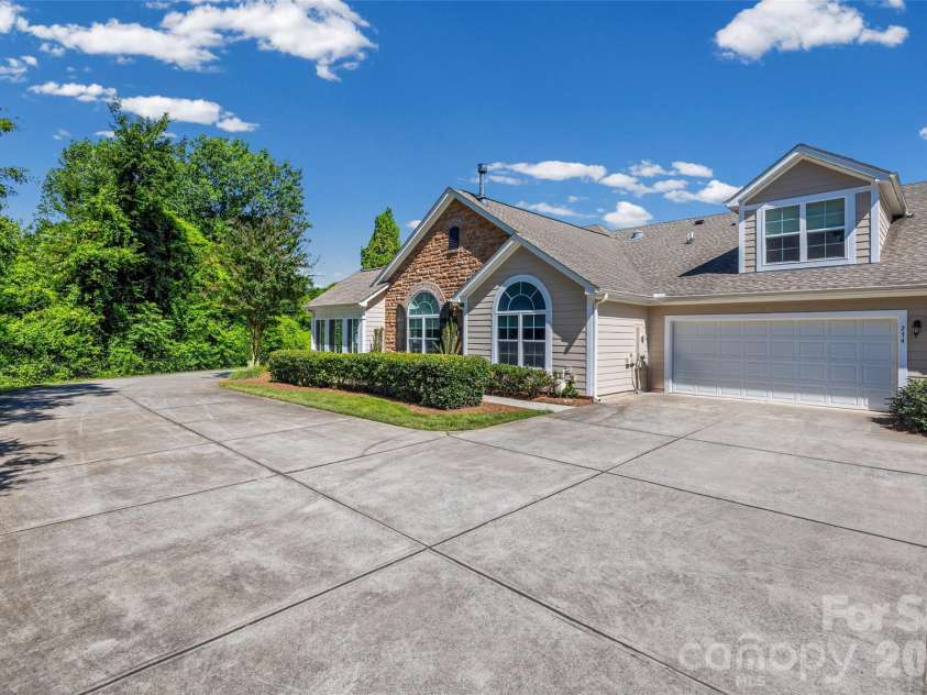 274 Lone Oak Circle, Rock Hill, SC 29732.  MLS# CAR4398102, YatesRealty ID 42568. 