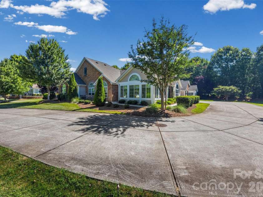 274 Lone Oak Circle, Rock Hill, SC 29732.  MLS# CAR4398102, YatesRealty ID 42568. 