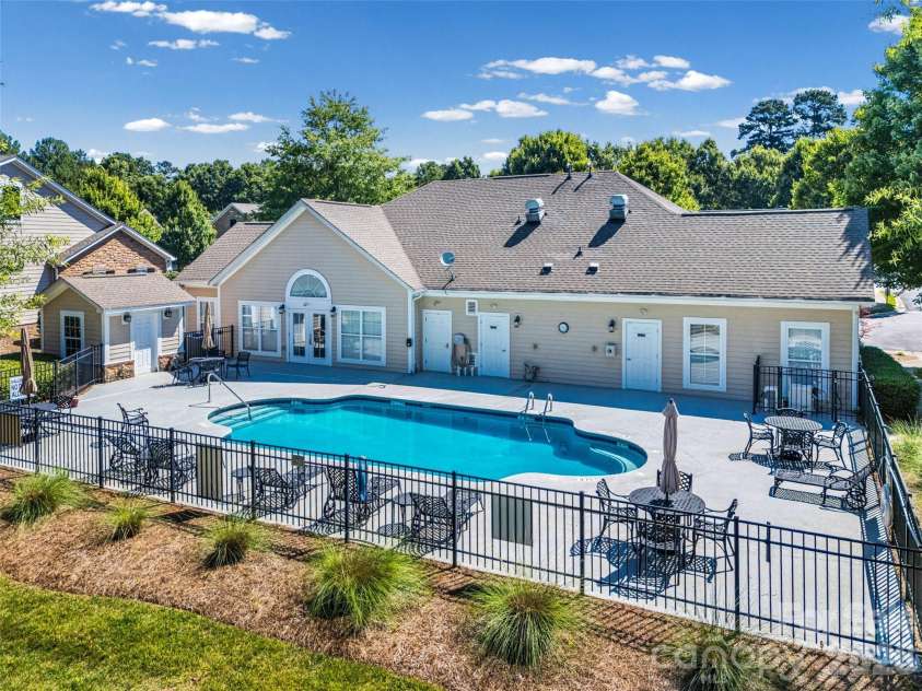 274 Lone Oak Circle, Rock Hill, SC 29732.  MLS# CAR4398102, YatesRealty ID 42568. 