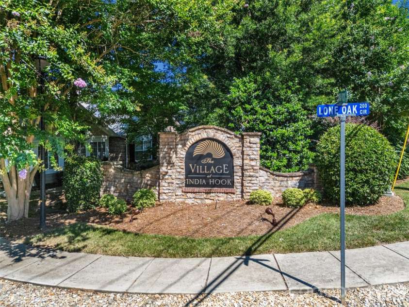 274 Lone Oak Circle, Rock Hill, SC 29732.  MLS# CAR4398102, YatesRealty ID 42568. 