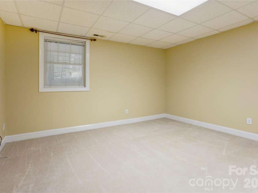 1152 Windsor Drive, Kannapolis, NC 28081.  MLS# CAR4411989, YatesRealty ID 42569. Basement Bedroom