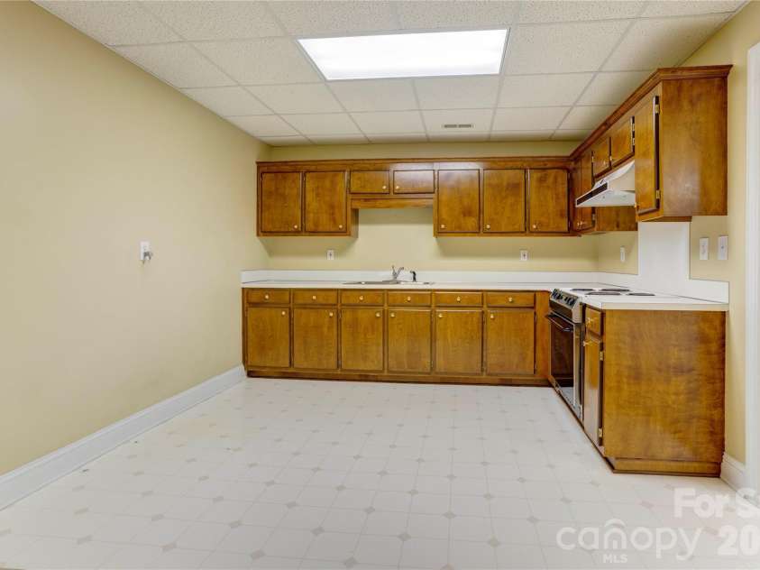 1152 Windsor Drive, Kannapolis, NC 28081.  MLS# CAR4411989, YatesRealty ID 42569. Basement Kitchen