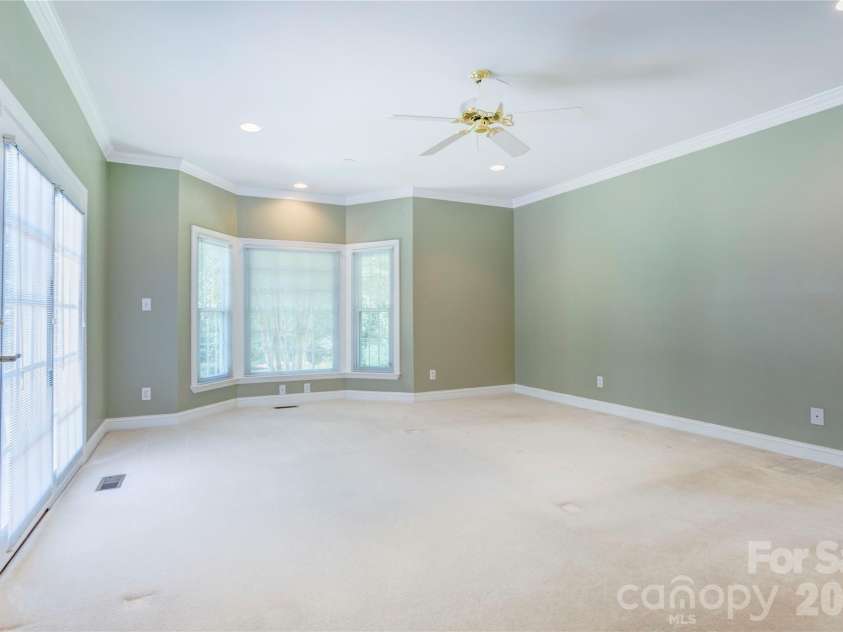 1152 Windsor Drive, Kannapolis, NC 28081.  MLS# CAR4411989, YatesRealty ID 42569. Primary Suite