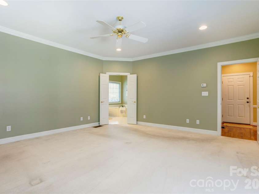 1152 Windsor Drive, Kannapolis, NC 28081.  MLS# CAR4411989, YatesRealty ID 42569. Primary Suite
