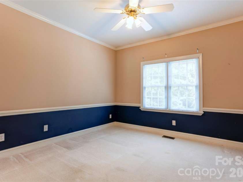 1152 Windsor Drive, Kannapolis, NC 28081.  MLS# CAR4411989, YatesRealty ID 42569. Secondary Bath