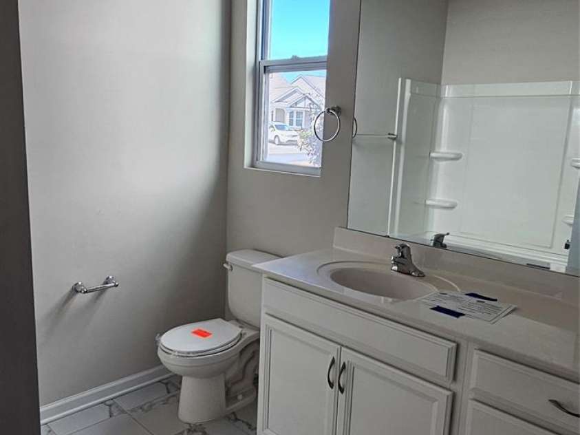 19113 Hawk Haven Lane, Charlotte, NC 28278.  MLS# CAR4358216, YatesRealty ID 4257. Downstairs bedroom full bath