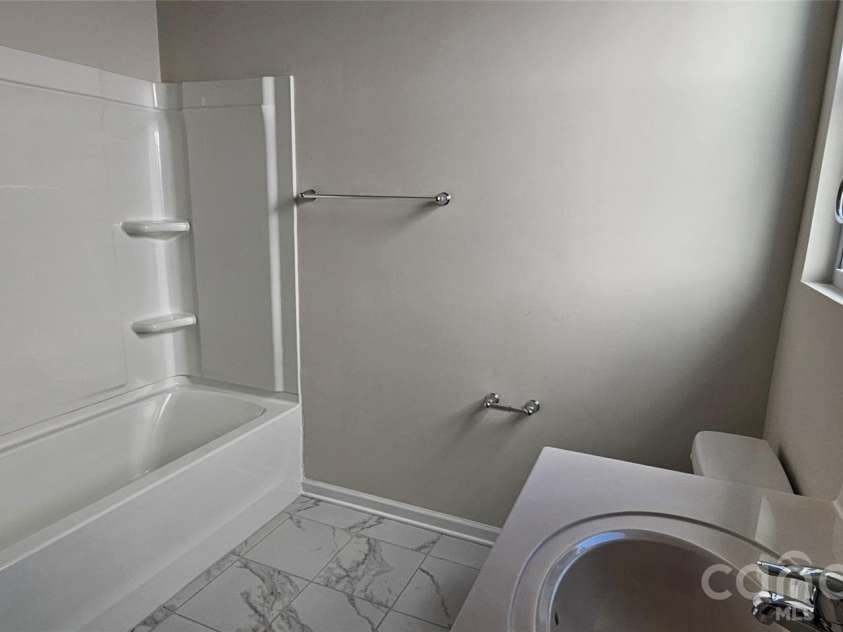 19113 Hawk Haven Lane, Charlotte, NC 28278.  MLS# CAR4358216, YatesRealty ID 4257. Downstairs bedroom full bath