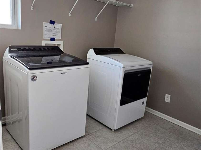 19113 Hawk Haven Lane, Charlotte, NC 28278.  MLS# CAR4358216, YatesRealty ID 4257. Laundry room