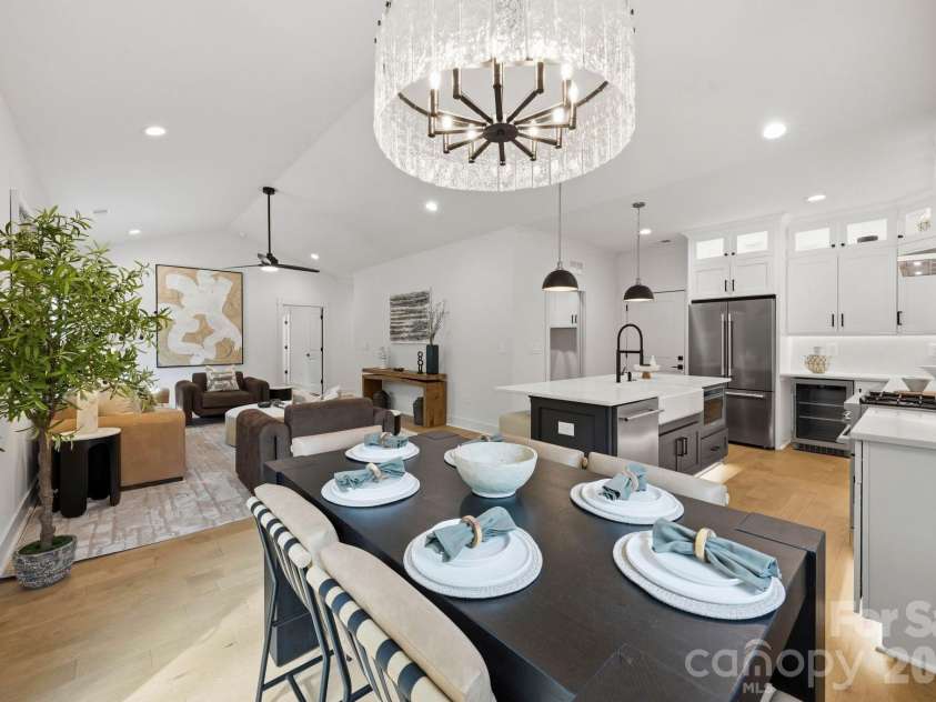 4704 Murrayhill Road, Charlotte, NC 28209.  MLS# CAR4388819, YatesRealty ID 42570. Dining area.